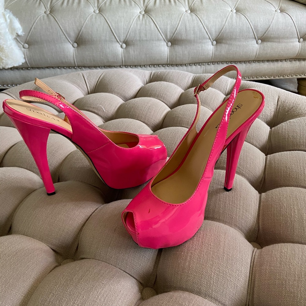 Ladies platform slingback pumps
